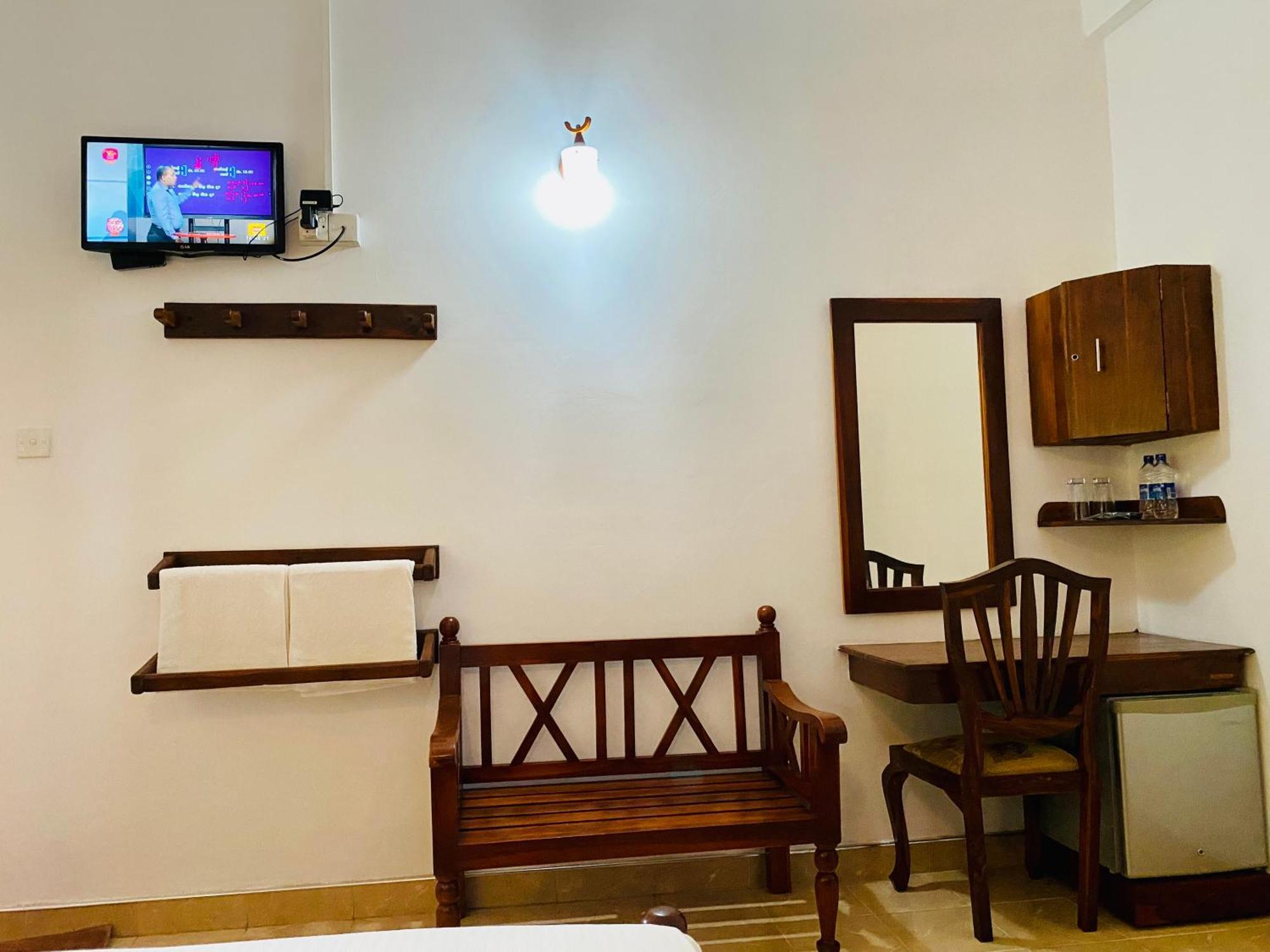 Hotel Montana Rest Anuradhapura Exterior foto